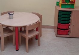 Čekárna dětské ambulance má nový nábytek
