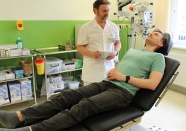 Nový operační stůl pro oční oddělení zajistí pacientům vyšší komfort
