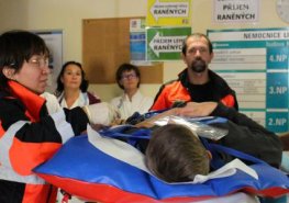 Zranění z hromadné nehody v Hřebečském tunelu byli cvičně ošetřeni